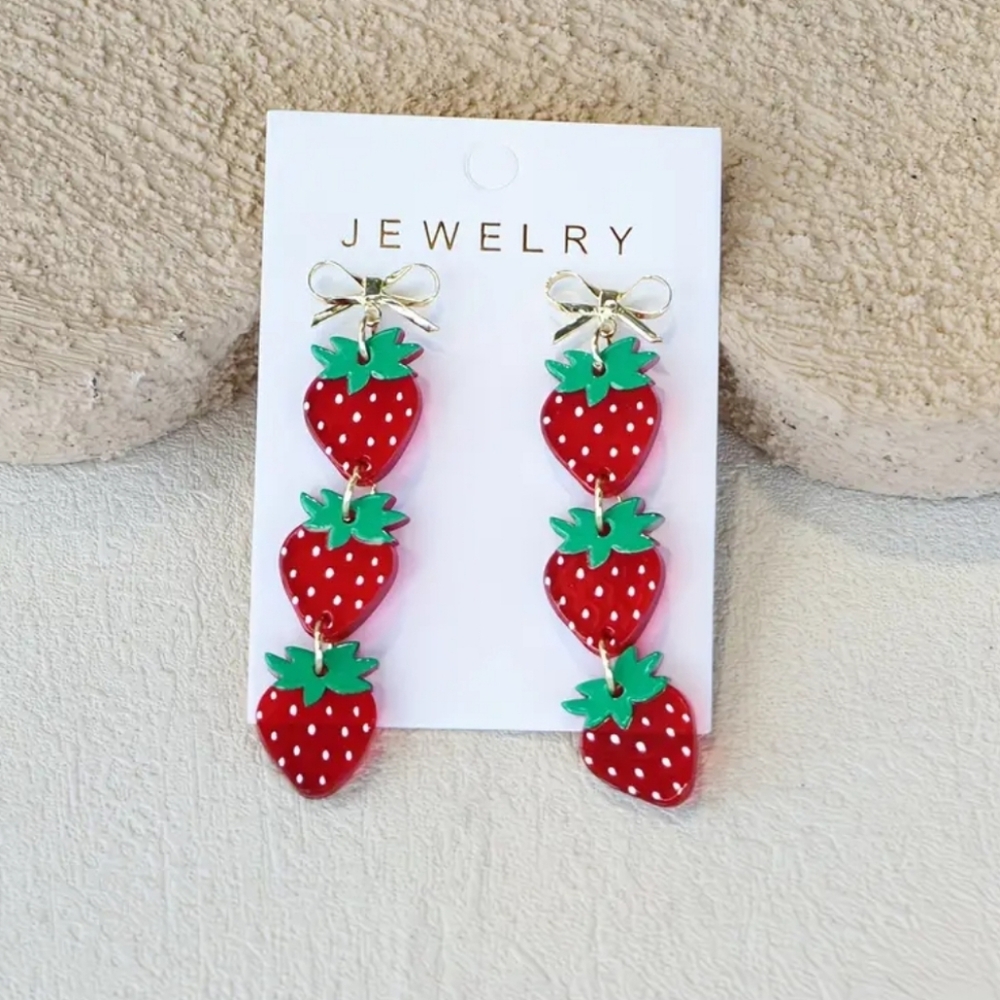✨3 FOR $28✨🆕️🍓 LINEAR DROP STRAWBERRY EARRINGS 🍓